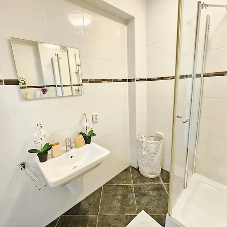 Apartment Comfort 1br Flat With Terrace View *