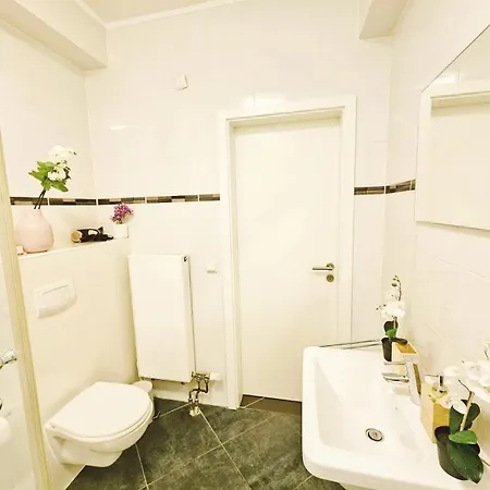 Apartment Comfort 1br Flat With Terrace View *
